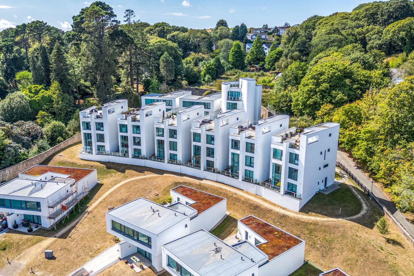 Upper Castle View, Blackpill, Swansea, SA3 5BY